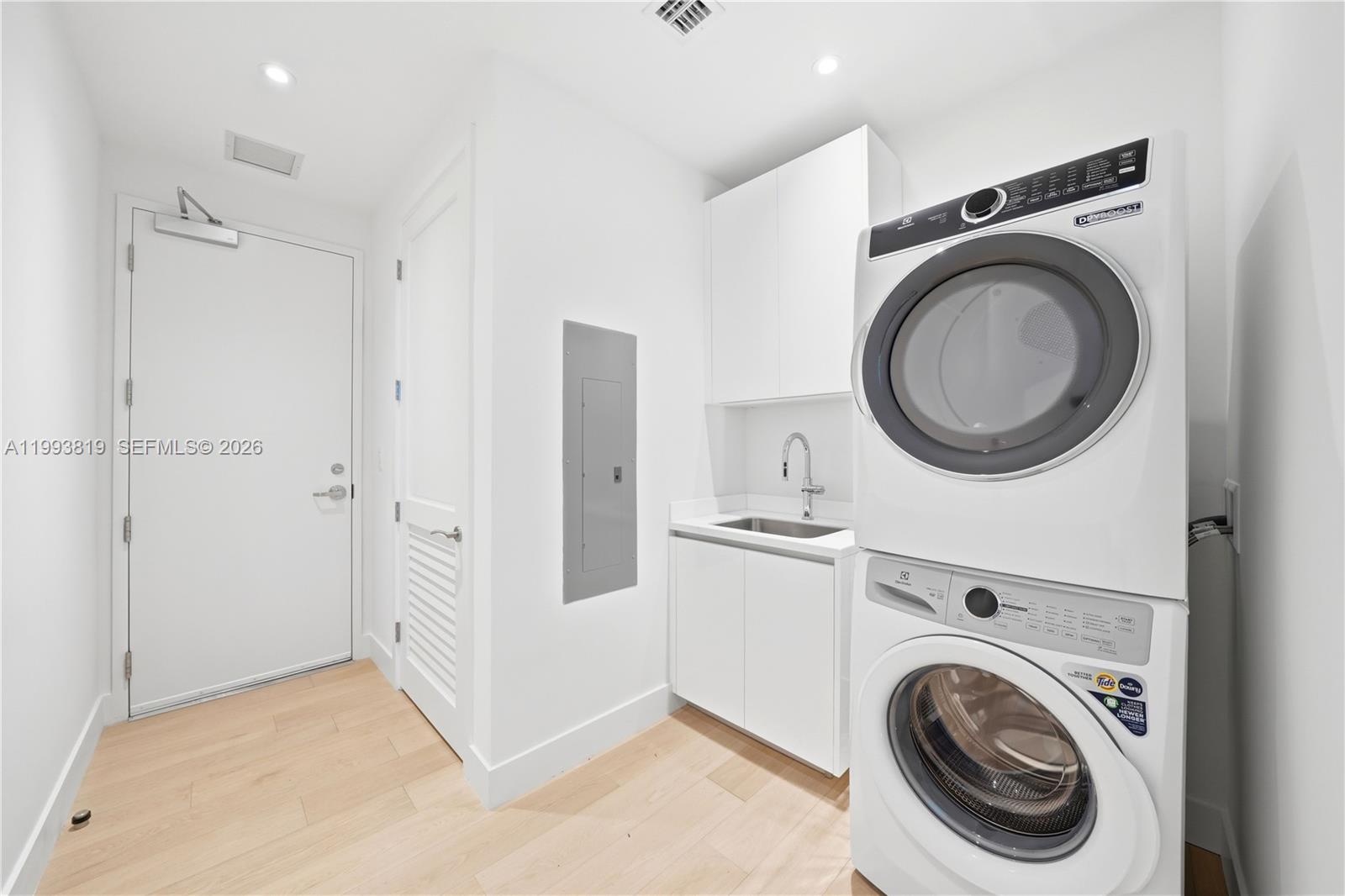 UNA Residences - Residential