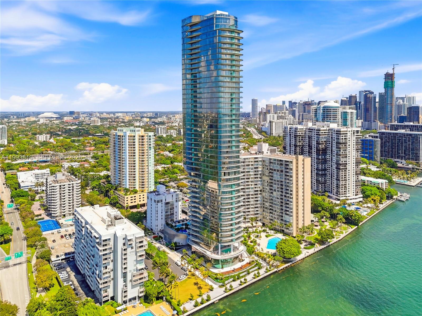 UNA Residences - Residential