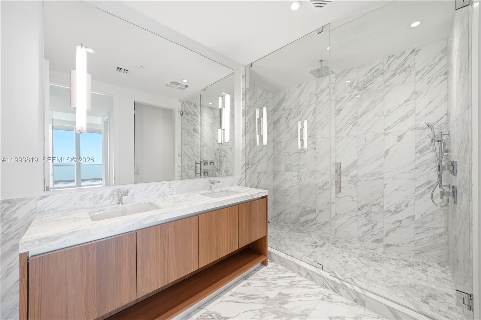 UNA Residences - Residential