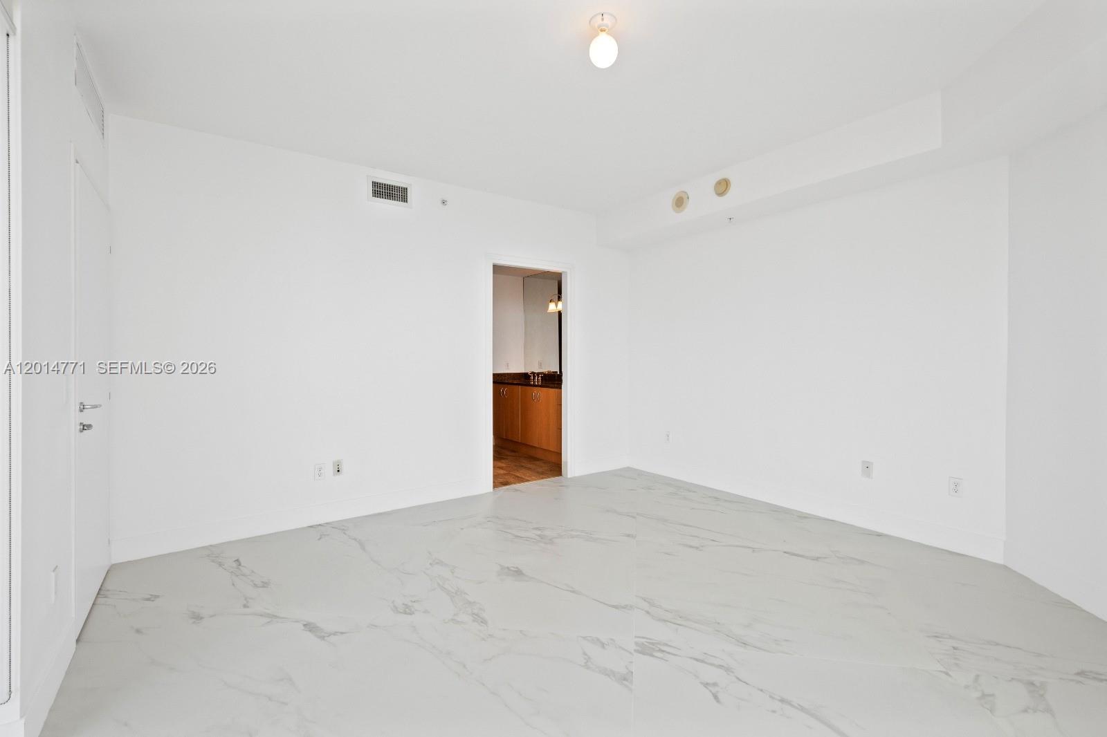 MET 1 CONDO - Residential Lease