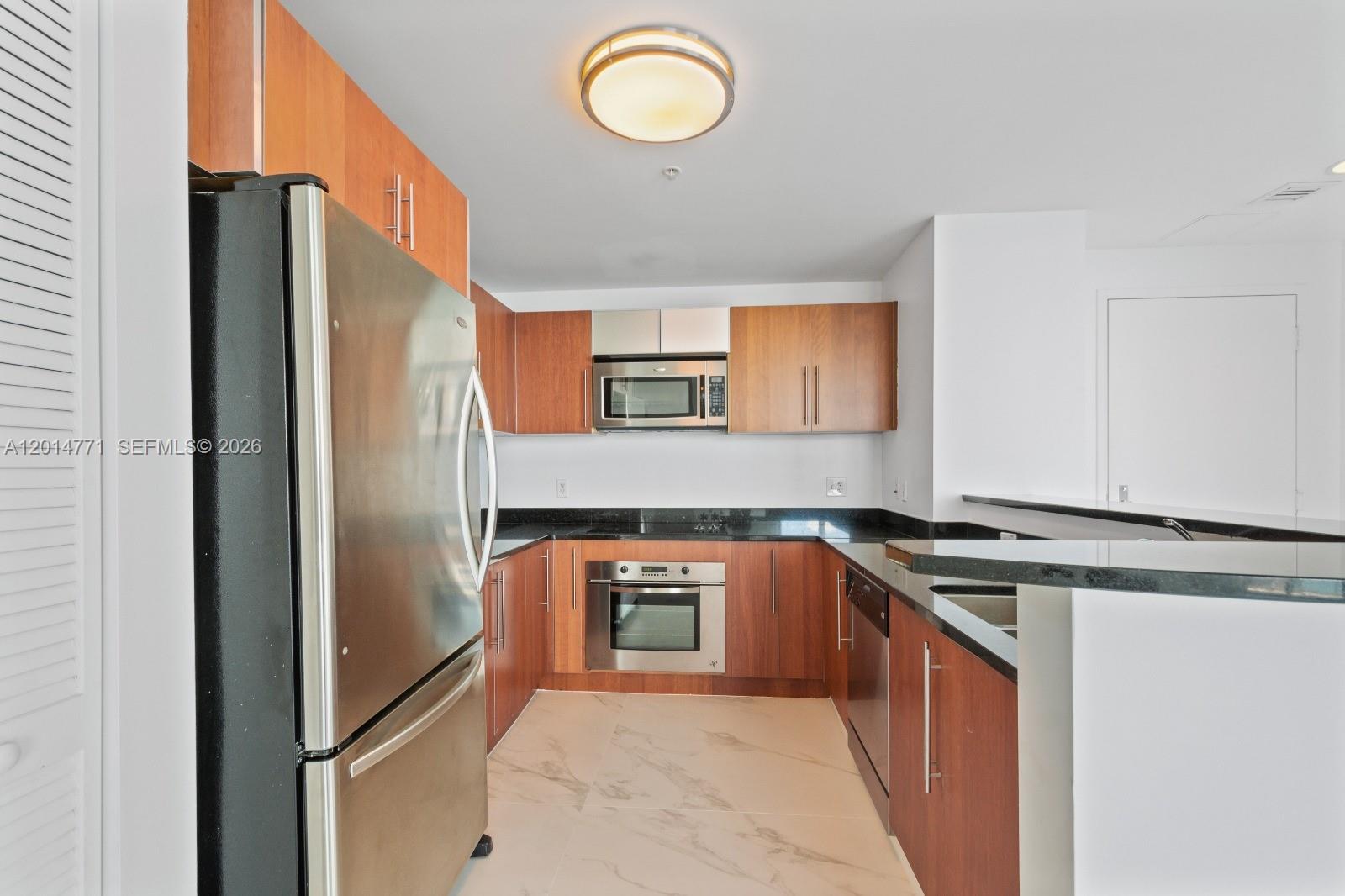 MET 1 CONDO - Residential Lease