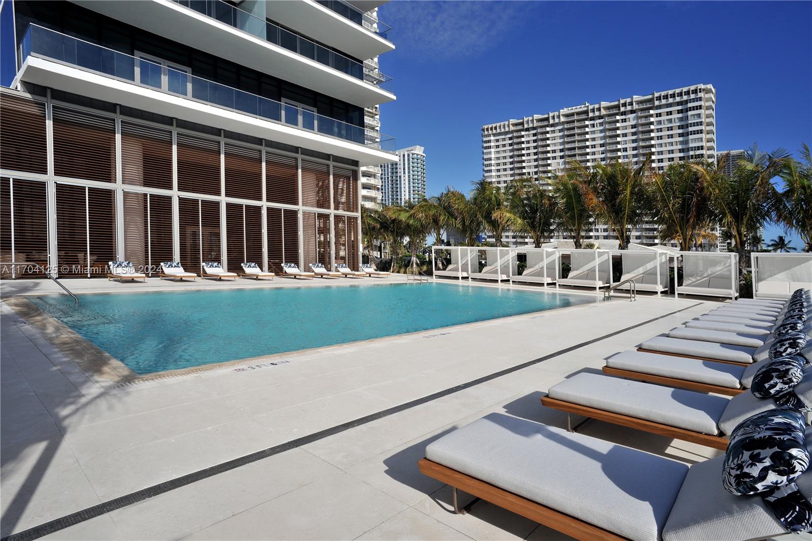 2000 Ocean - Residential