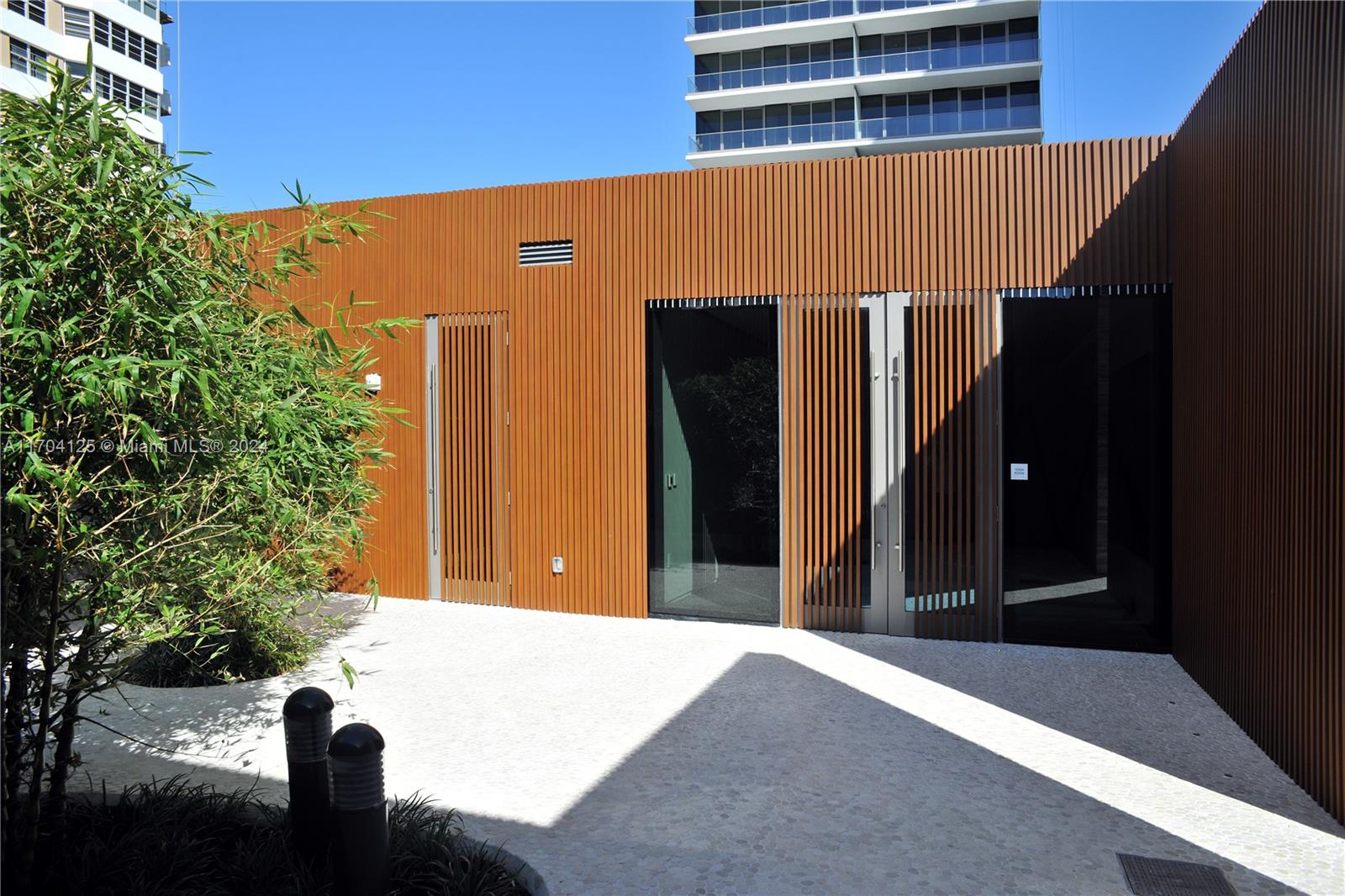 2000 Ocean - Residential