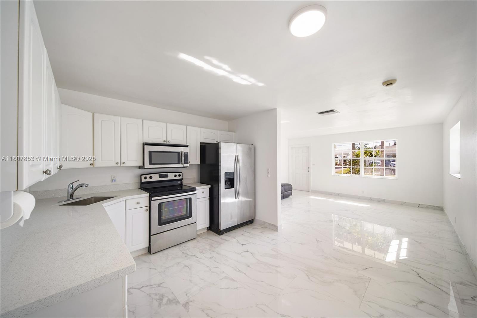 2709 Nw 54th St, Tamarac, Broward County, Florida - 2 Bedrooms  
1 Bathrooms - 
