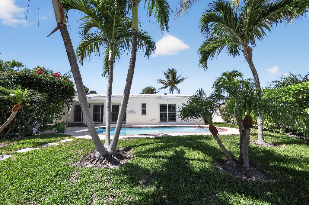 Photo of 636 Kingfish Road, North Palm Beach, FL 33408 (MLS # B26038671)