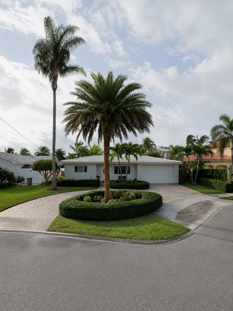 Photo of 636 Kingfish Road, North Palm Beach, FL 33408 (MLS # B26038671)