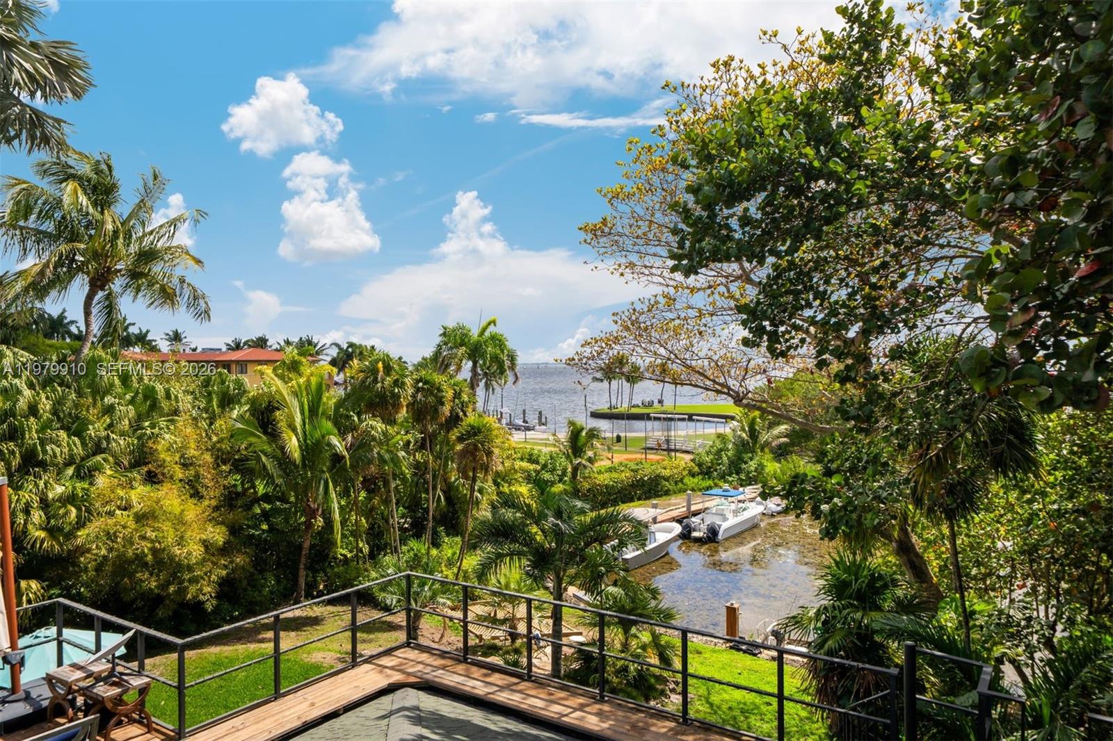 FOUR WAY LODGE - Residential