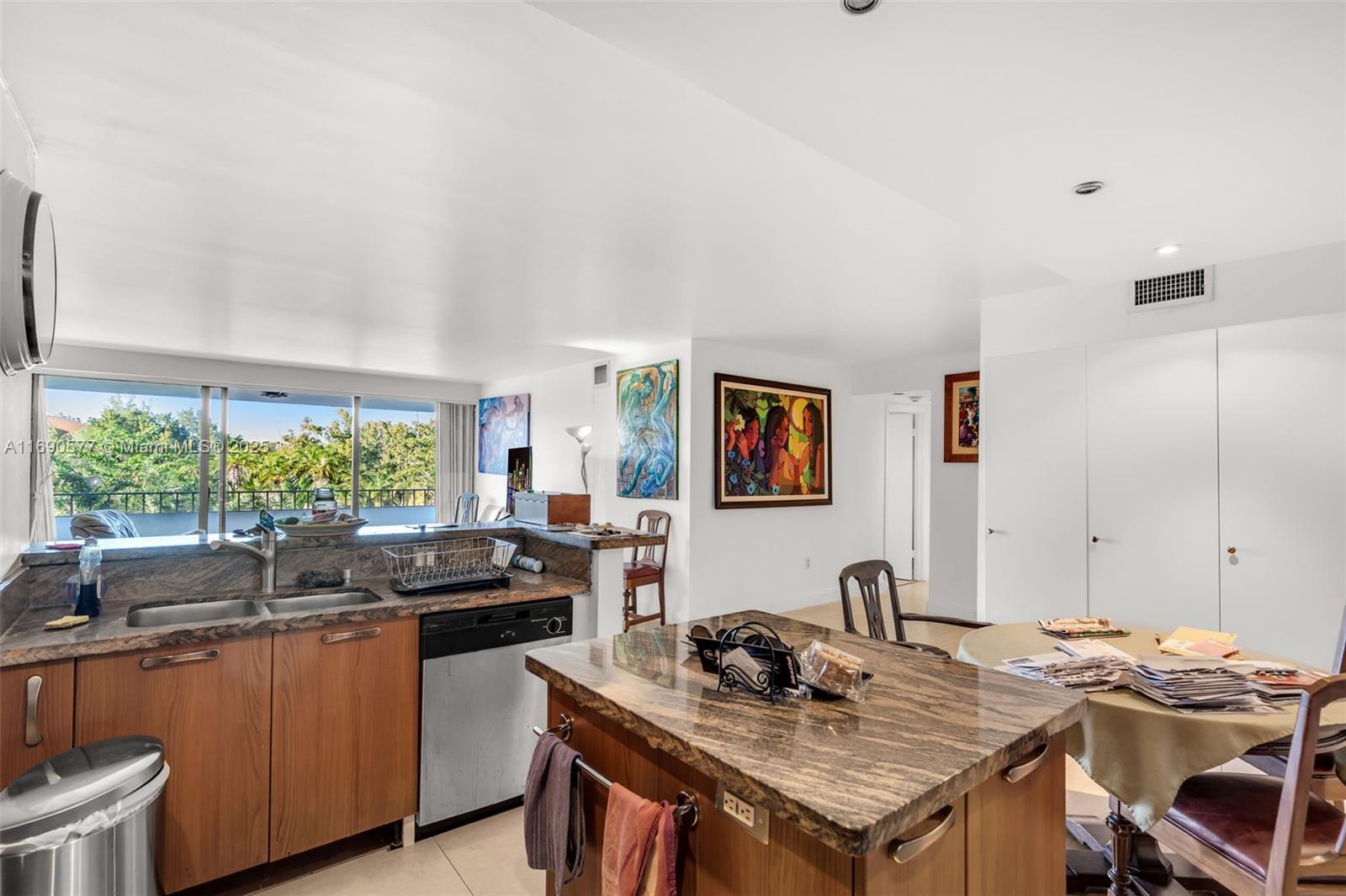 COMMODORE CLUB WEST CONDO - Residential