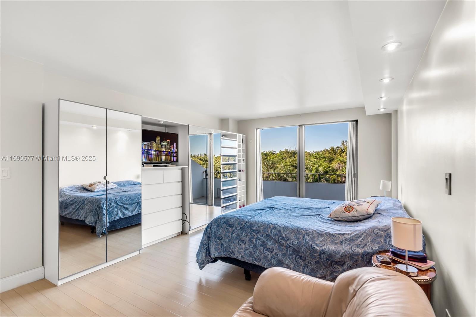 COMMODORE CLUB WEST CONDO - Residential