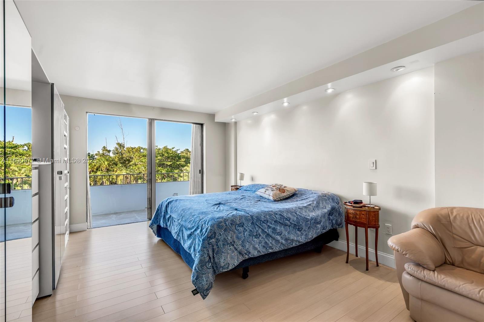 COMMODORE CLUB WEST CONDO - Residential