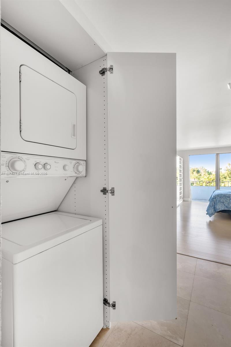 COMMODORE CLUB WEST CONDO - Residential