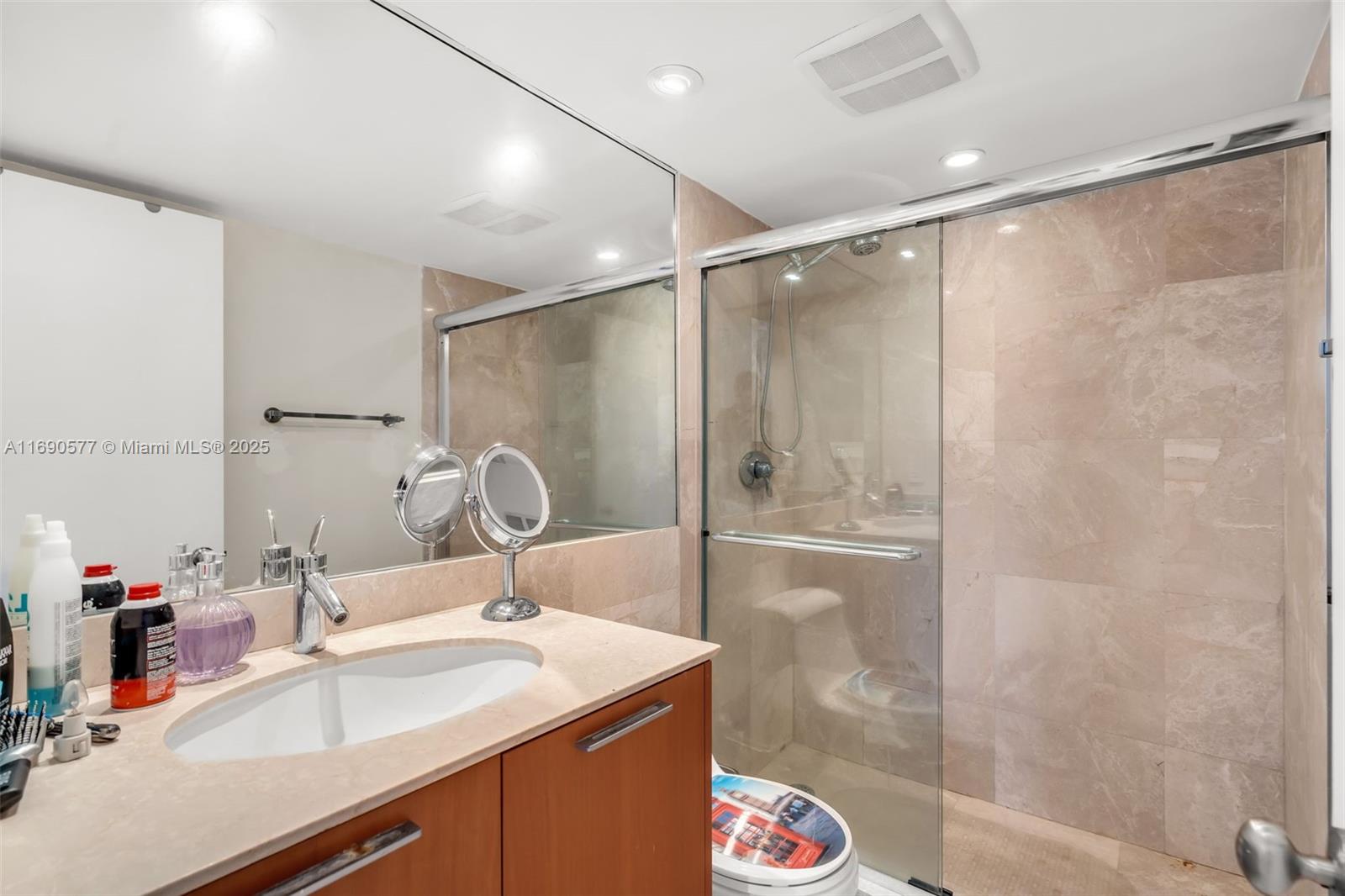 COMMODORE CLUB WEST CONDO - Residential