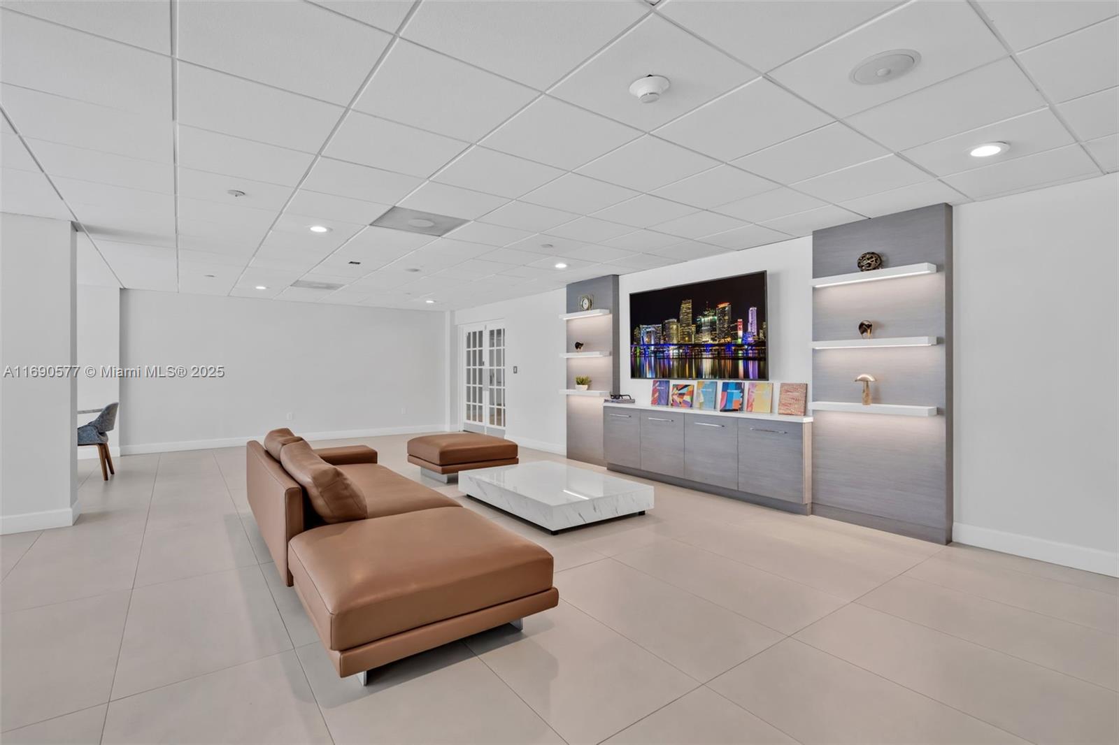 COMMODORE CLUB WEST CONDO - Residential