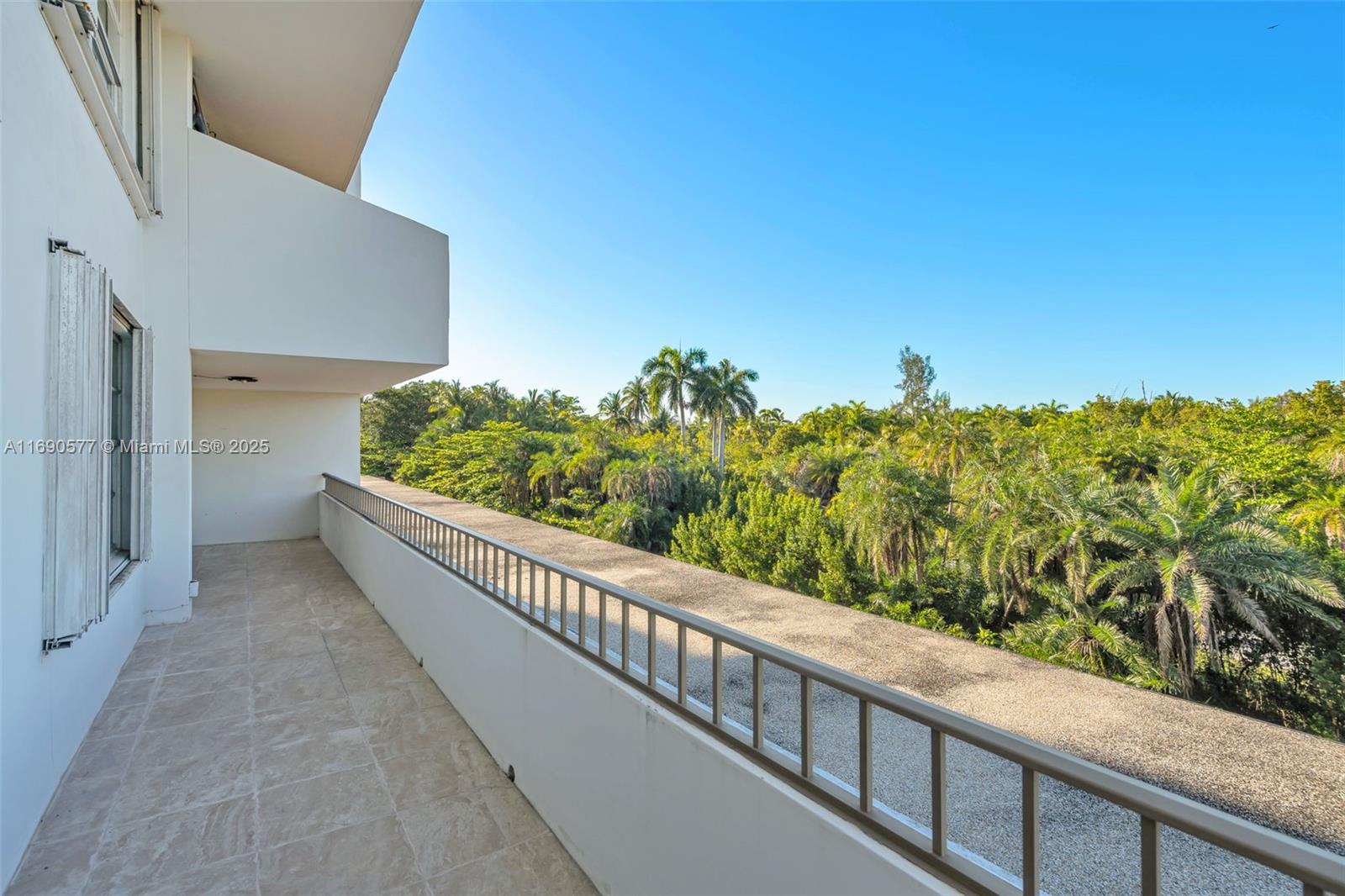 COMMODORE CLUB WEST CONDO - Residential