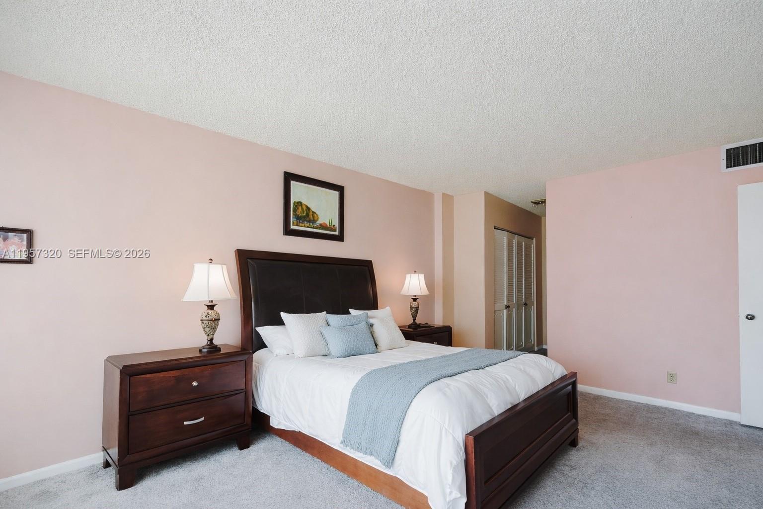 HALLMARK OF HOLLYWOOD CON - Residential