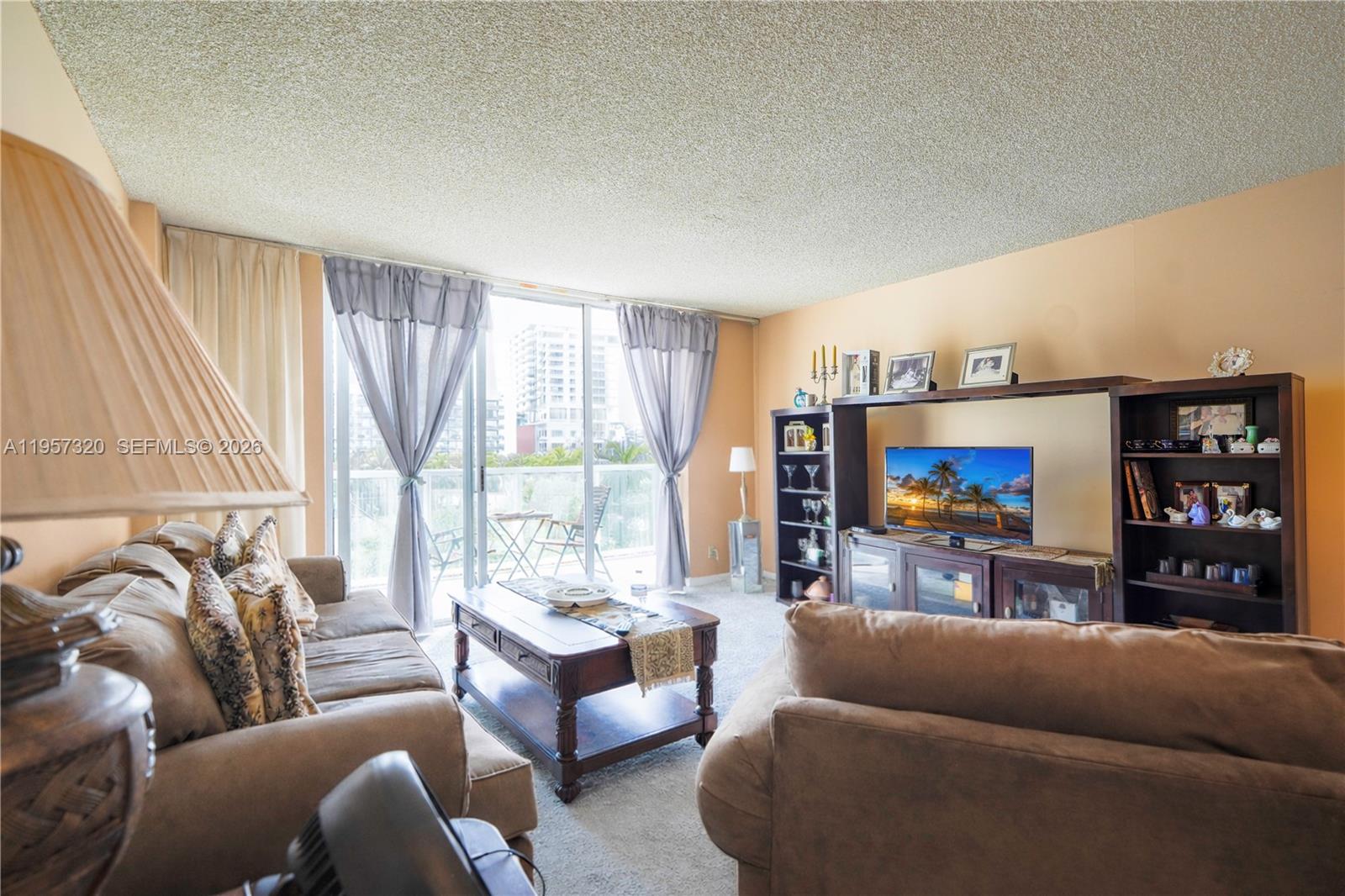 HALLMARK OF HOLLYWOOD CON - Residential