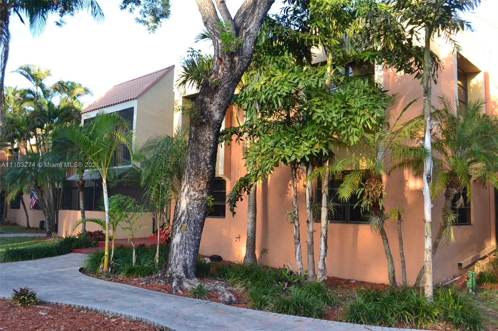 VENETIAN PALMS CONDO - Residential Lease