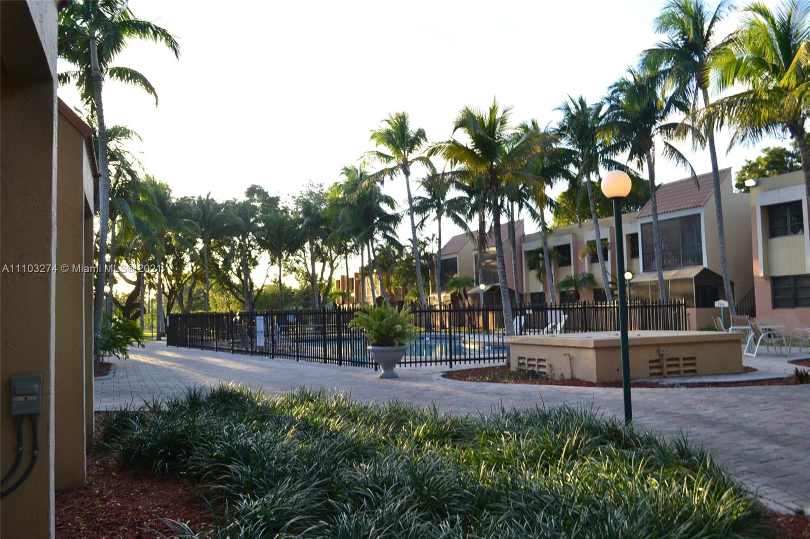 VENETIAN PALMS CONDO - Residential Lease