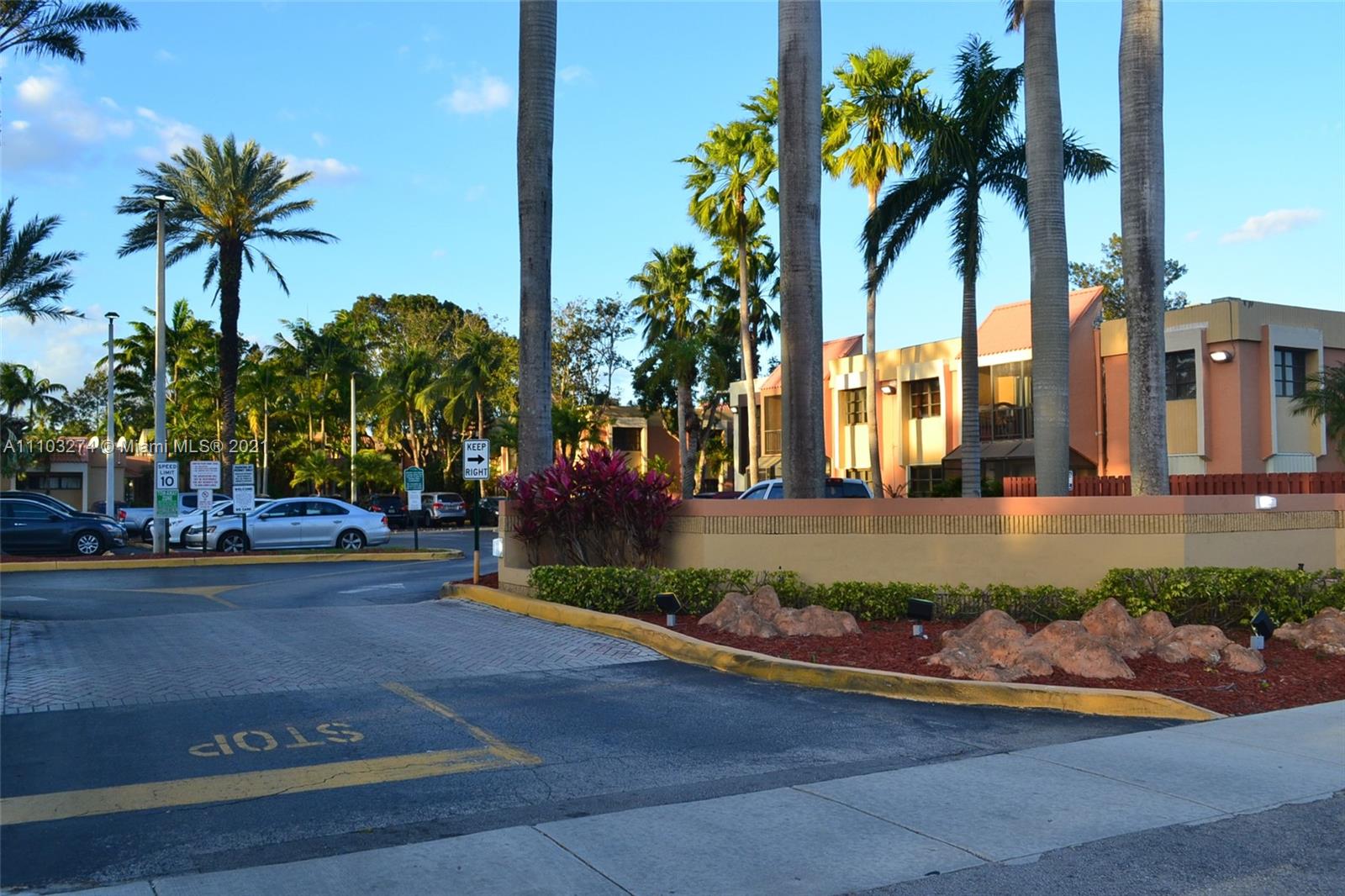 VENETIAN PALMS CONDO - Residential Lease