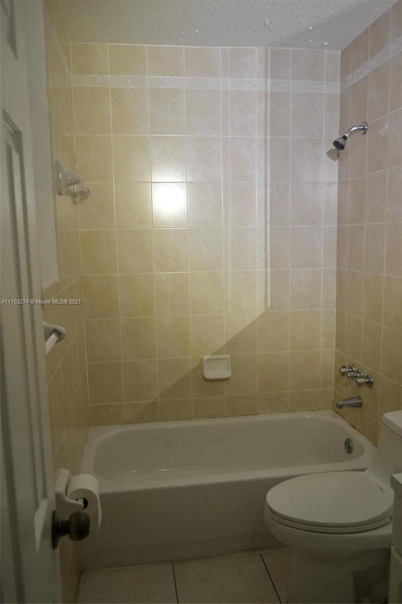 VENETIAN PALMS CONDO - Residential Lease