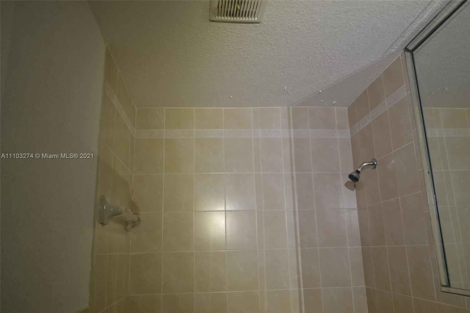 VENETIAN PALMS CONDO - Residential Lease