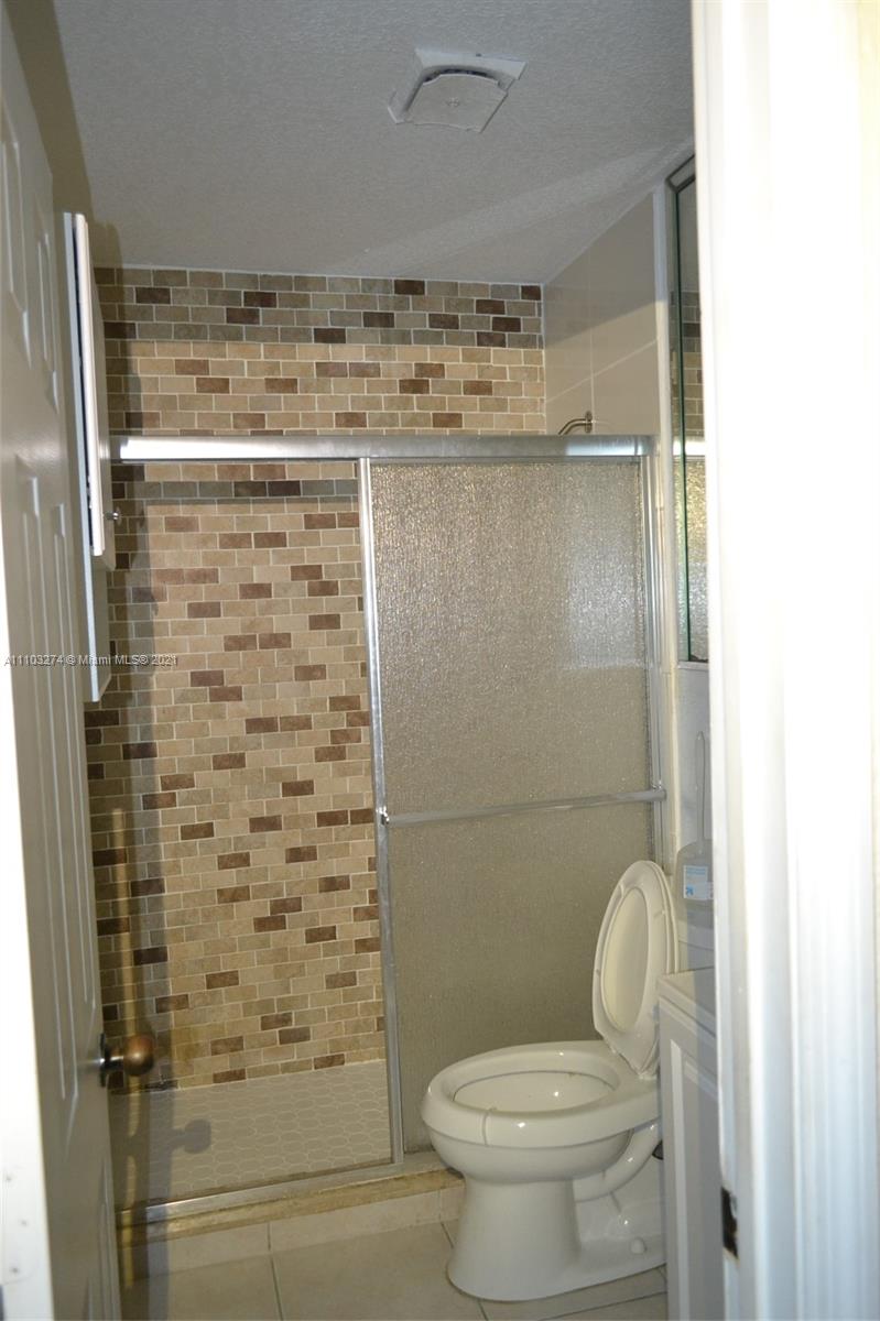 VENETIAN PALMS CONDO - Residential Lease