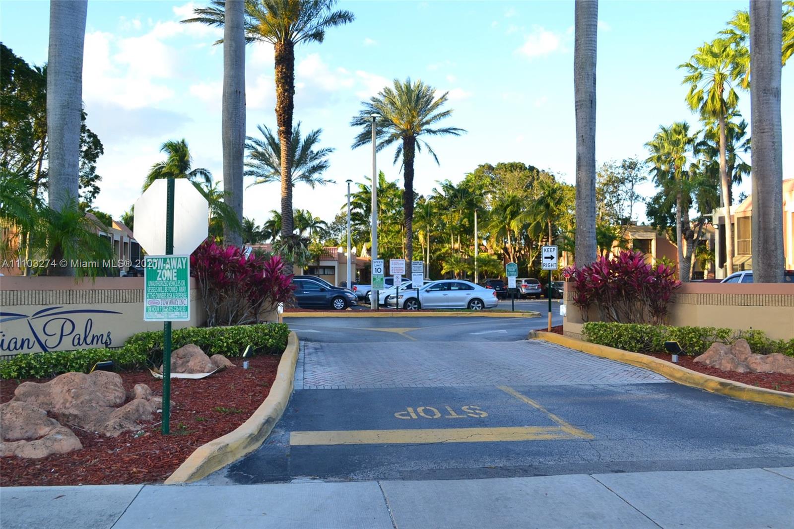 VENETIAN PALMS CONDO - Residential Lease