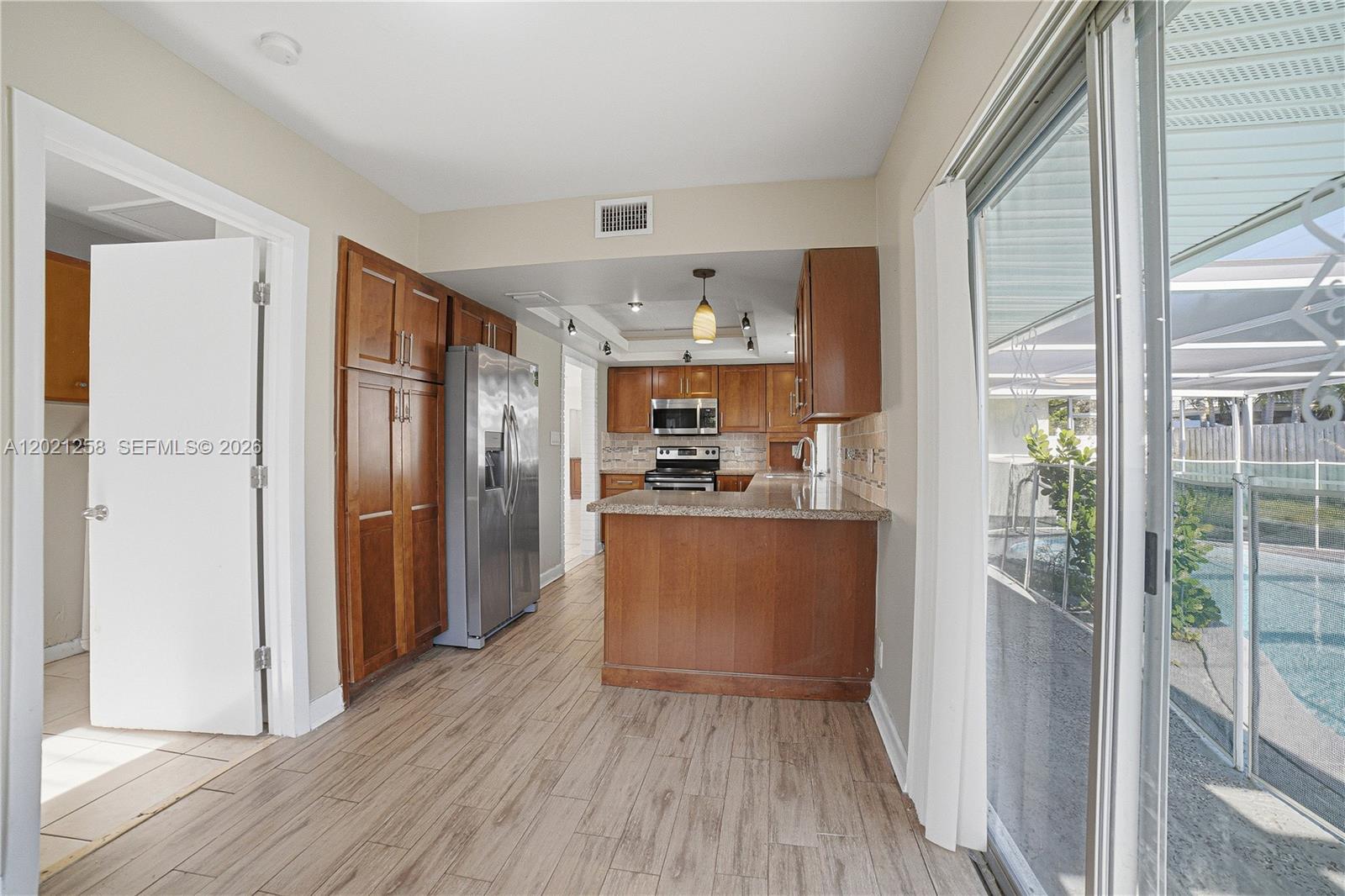IMPERIAL POINT 2 SEC - Residential