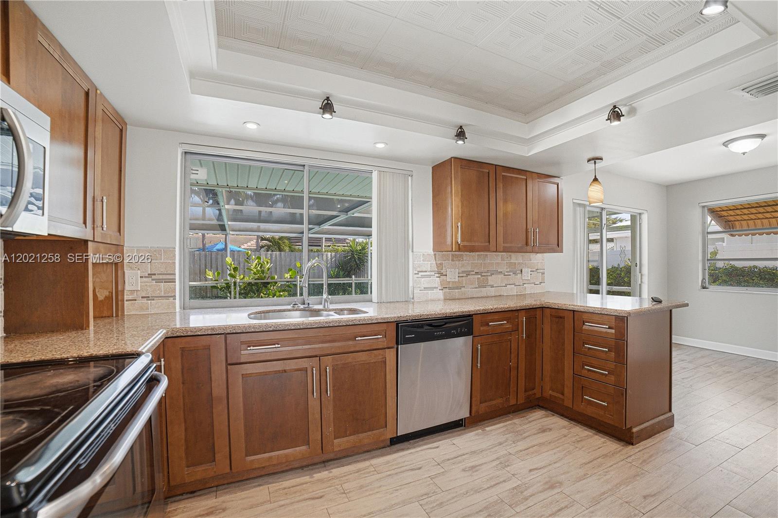 IMPERIAL POINT 2 SEC - Residential