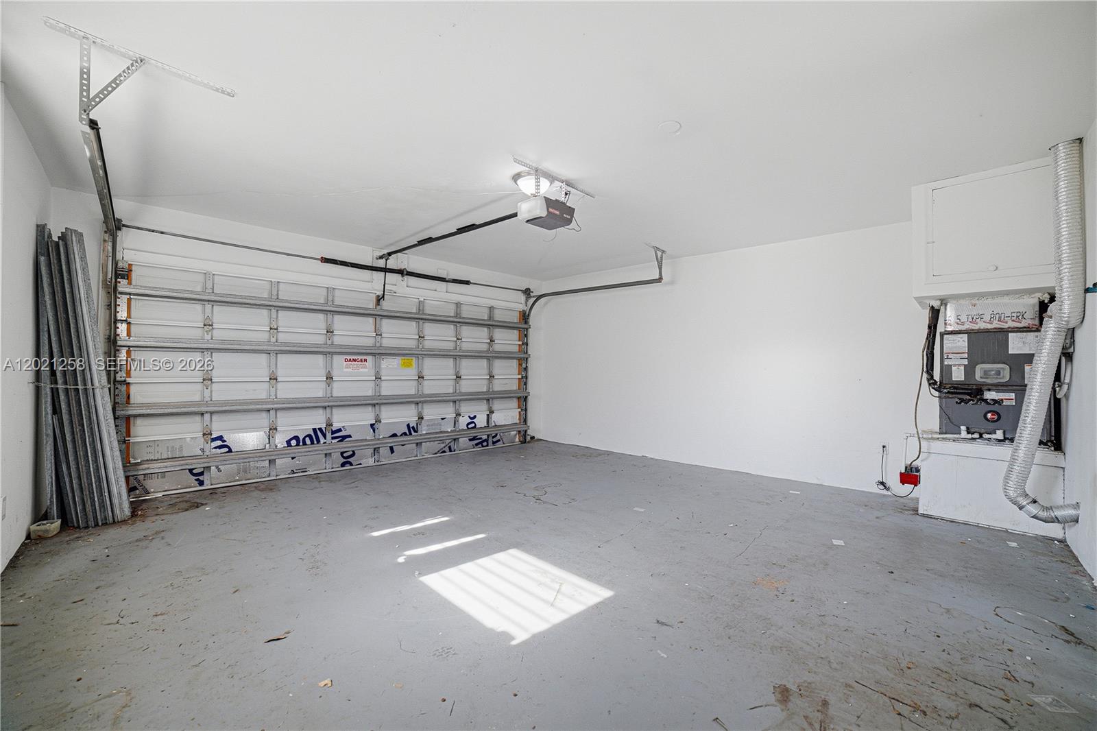 IMPERIAL POINT 2 SEC - Residential
