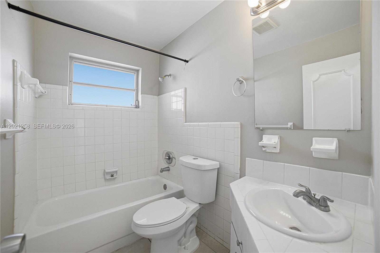 IMPERIAL POINT 2 SEC - Residential
