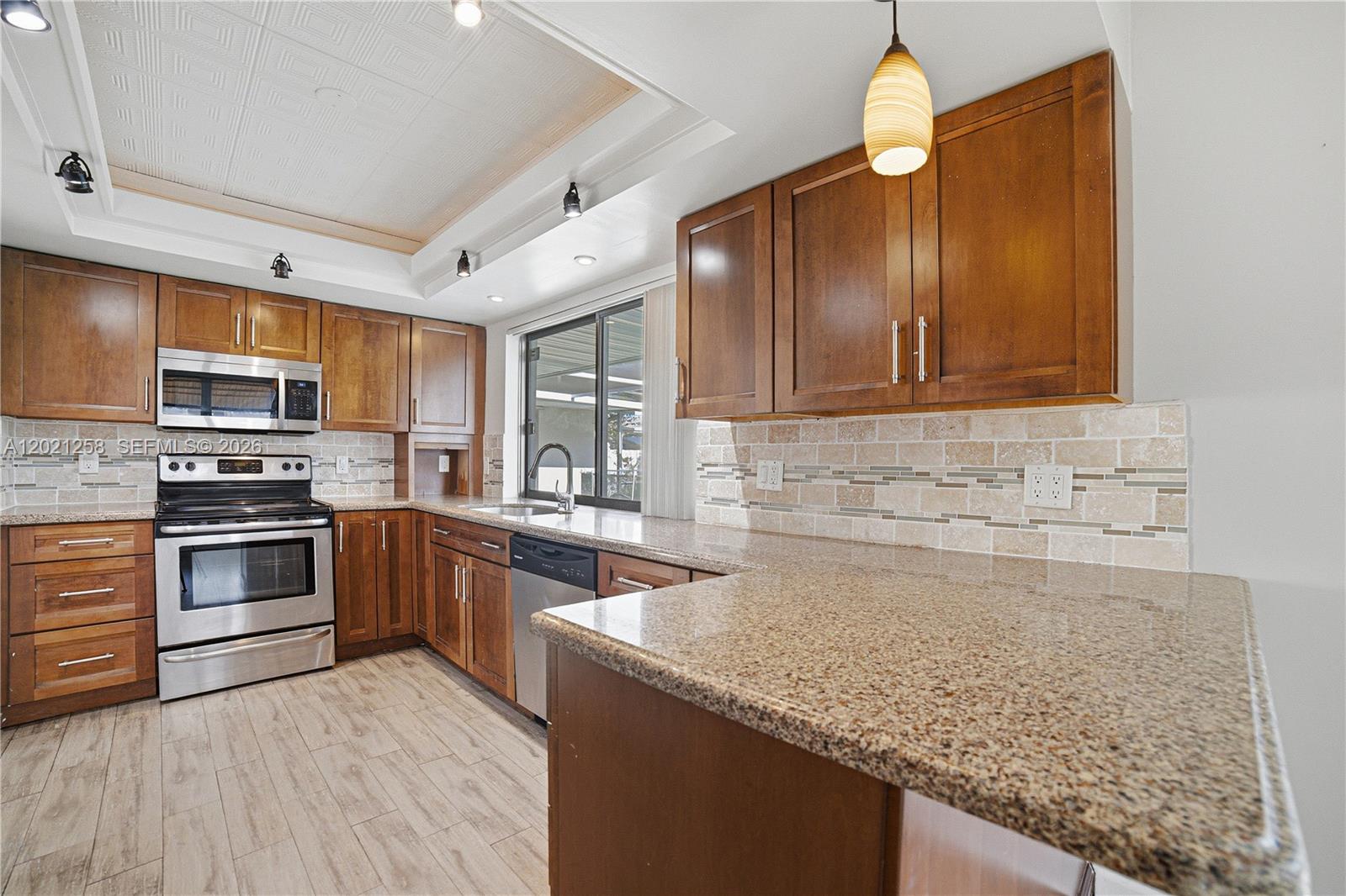 IMPERIAL POINT 2 SEC - Residential
