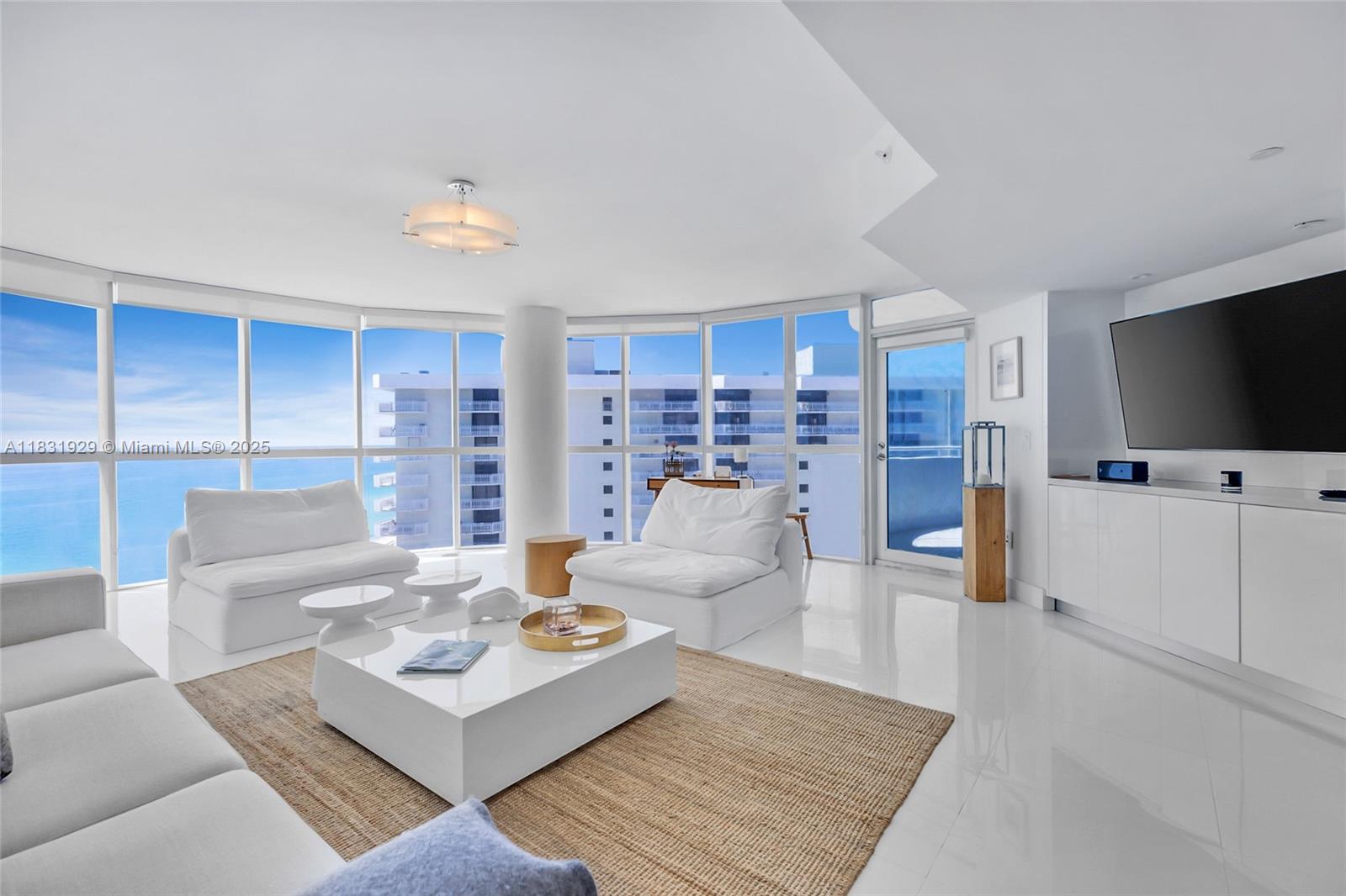 6301 Collins Ave 2103