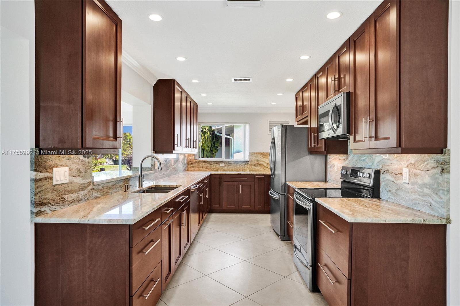 2927 NW 46th St