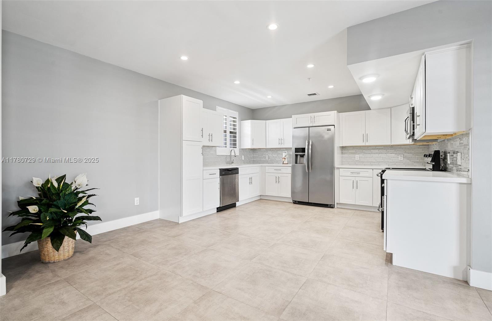 555 E Dania Beach Blvd 4