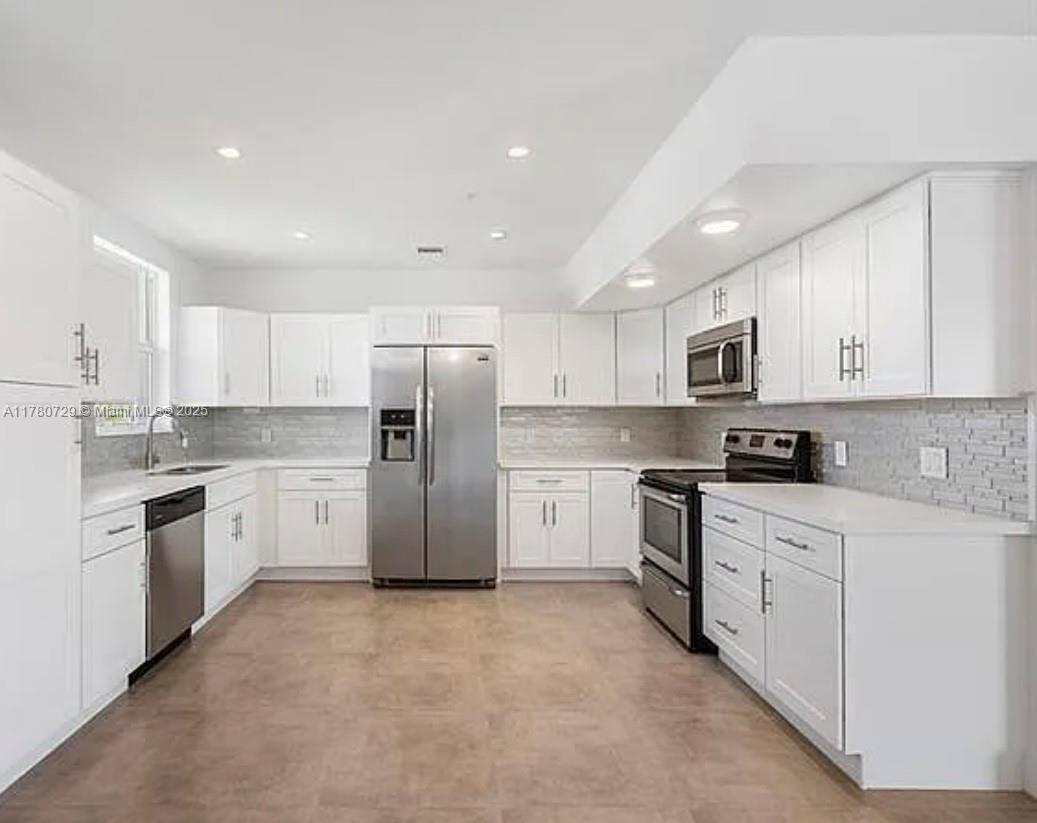 555 E Dania Beach Blvd 4