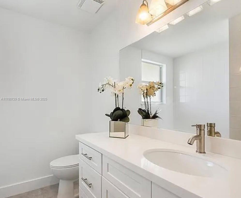 555 E Dania Beach Blvd 4