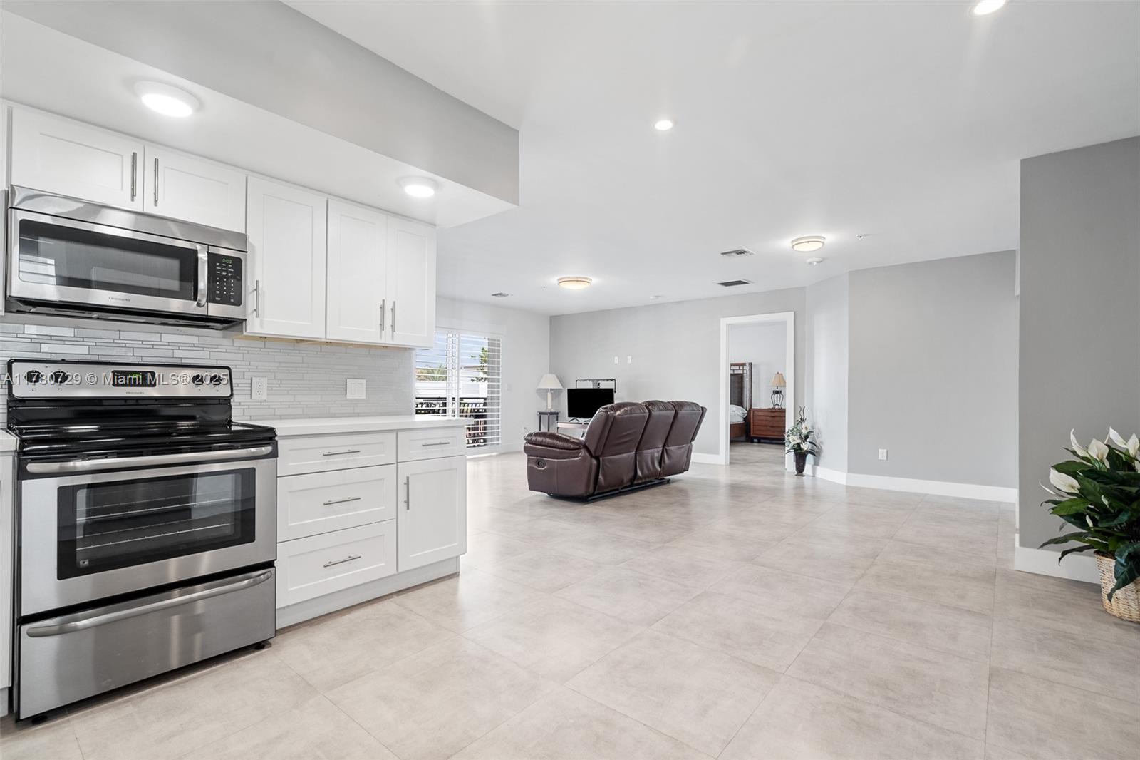 555 E Dania Beach Blvd 4