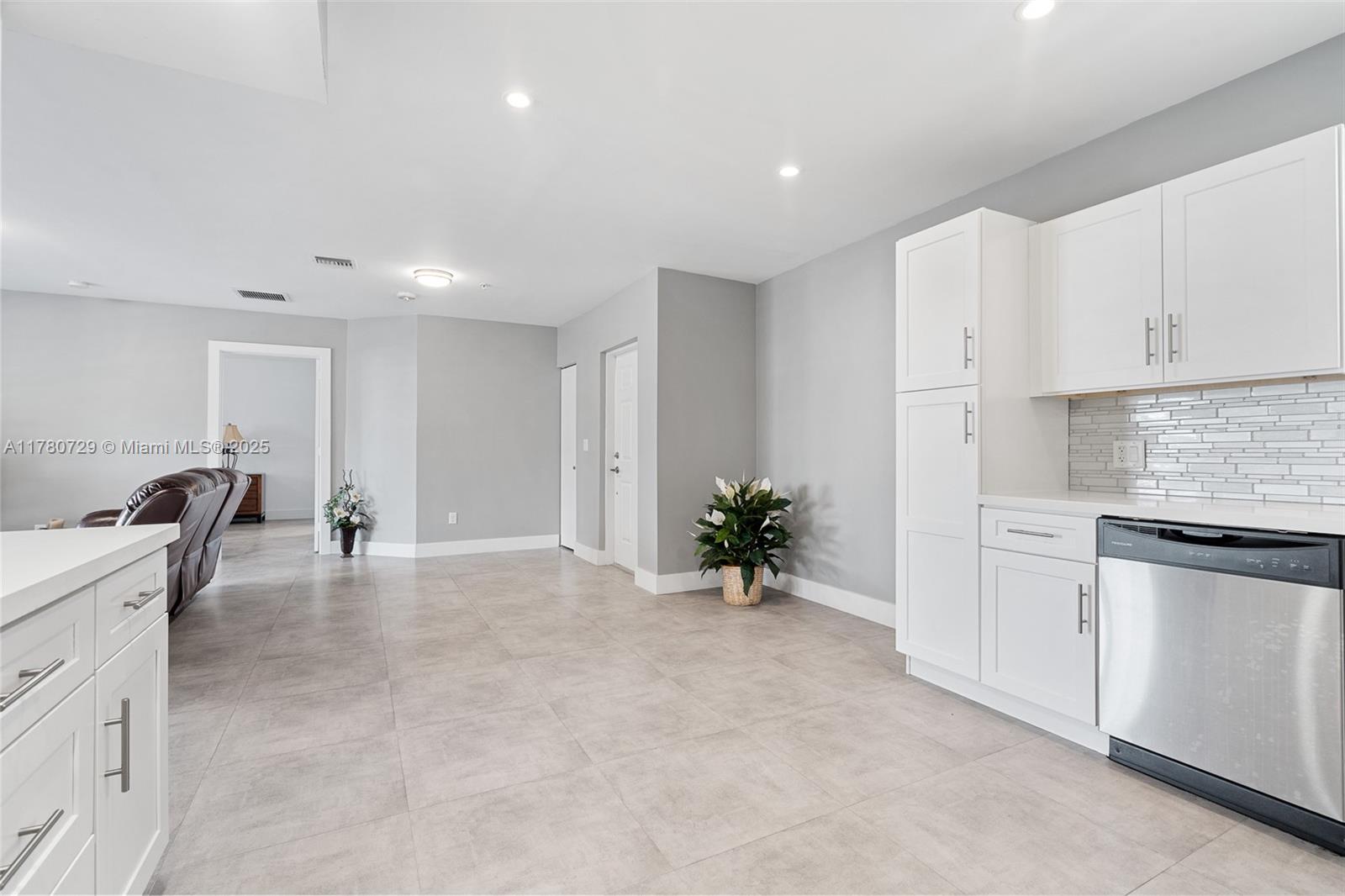 555 E Dania Beach Blvd 4