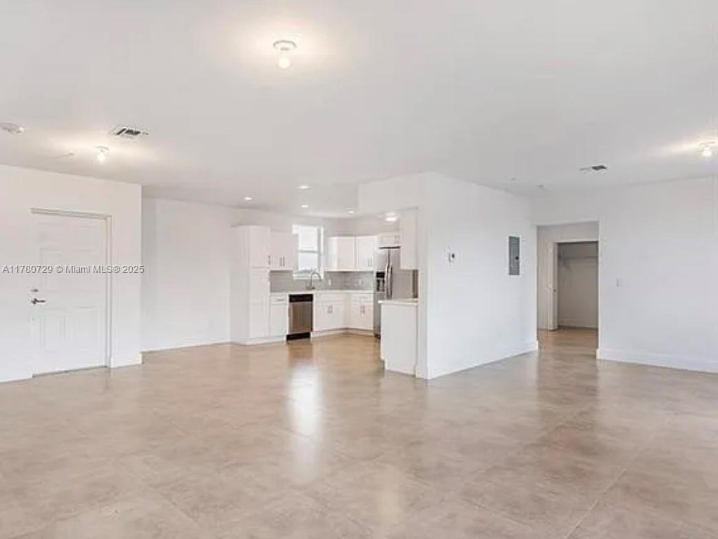 555 E Dania Beach Blvd 4