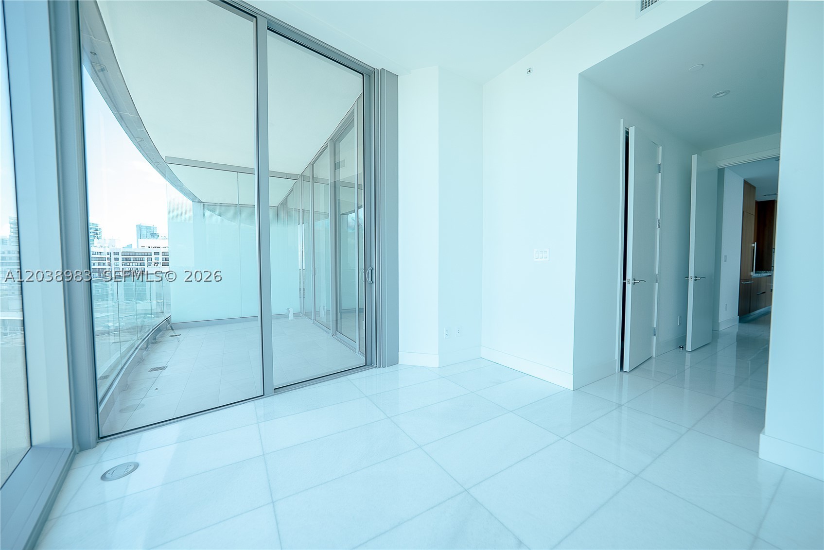 Photo 1 of 24 — 175 SE 25th Rd 2703, Miami, FL 33129