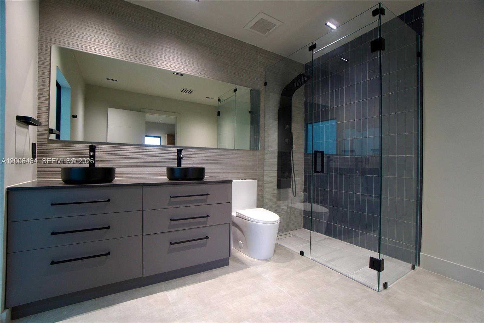 SKY LAKE - Residential