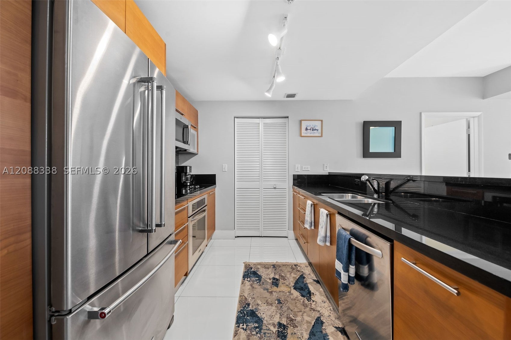 253 NE 2nd St 2501