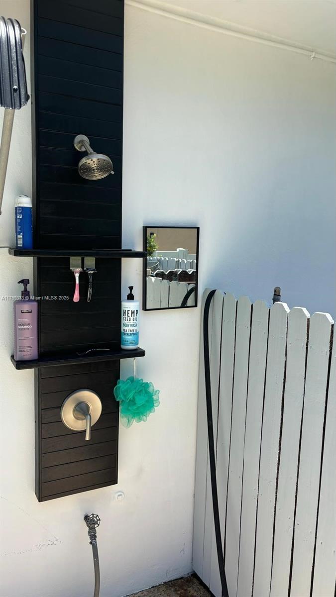 HOLLYWOOD HILLS AMEN PLAT - Residential Lease