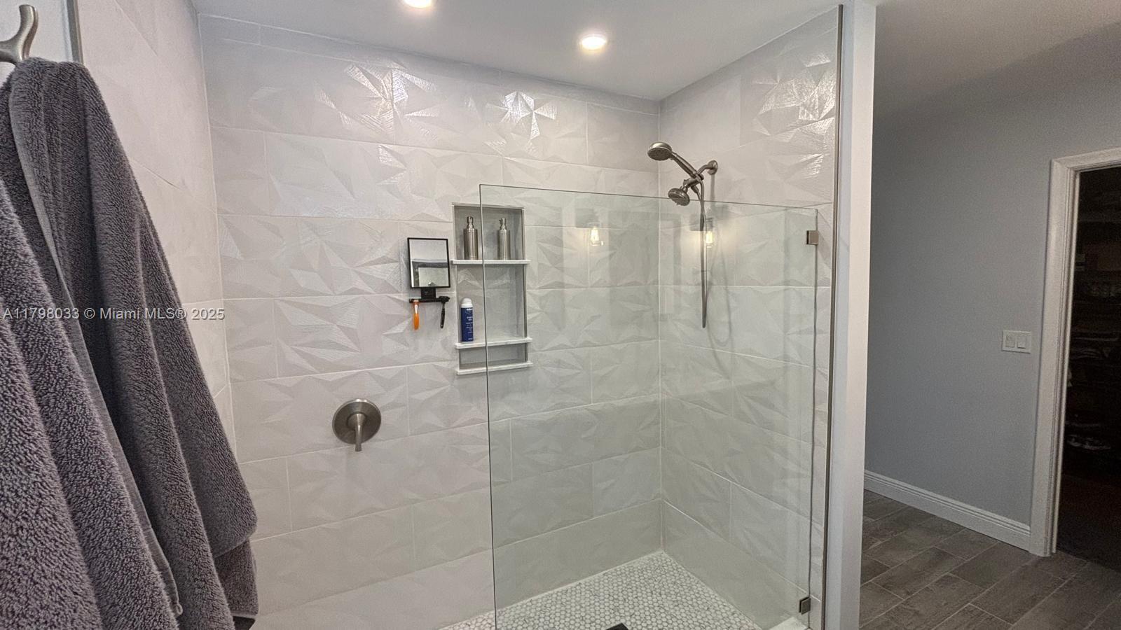 HOLLYWOOD HILLS AMEN PLAT - Residential Lease