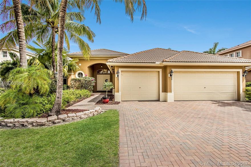 Charming 1 story 4 bedroom 3.5 bath w/screened pool in the Estates section of Parkland Isles.Perfect for entertaining this home features a spacious formal dining room,formal living room w/ passthrough to bar/butler pantry,a family room,a Large Master w/sitting area,2 large walk-in closets & access to covered patio,a chef kitchen w/granite counter tops,double oven & all S/S appliances,an extended covered patio w/cabana bath.Enjoy a 3 way split floor plan offering privacy for all.Additional A/C media room/gym & storage in converted garage.Nice fenced side yard.Located walking distance to all schools,HOA of this 24/7 gated community includes great resort style amenities such as pool,spa,basketball,tennis,gym,playground,ballroom,xfinity internet,cable & alarm monitoring. water heater '17,a/c '