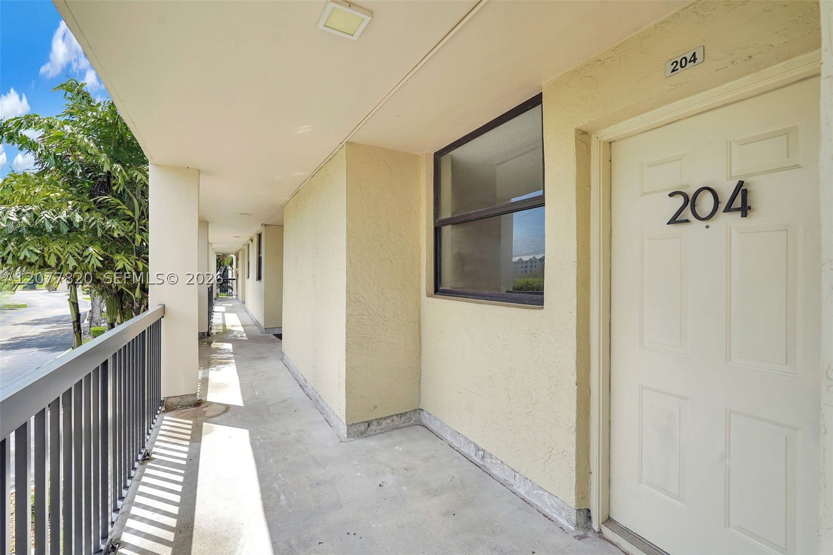 117 Lake Emerald Dr 204