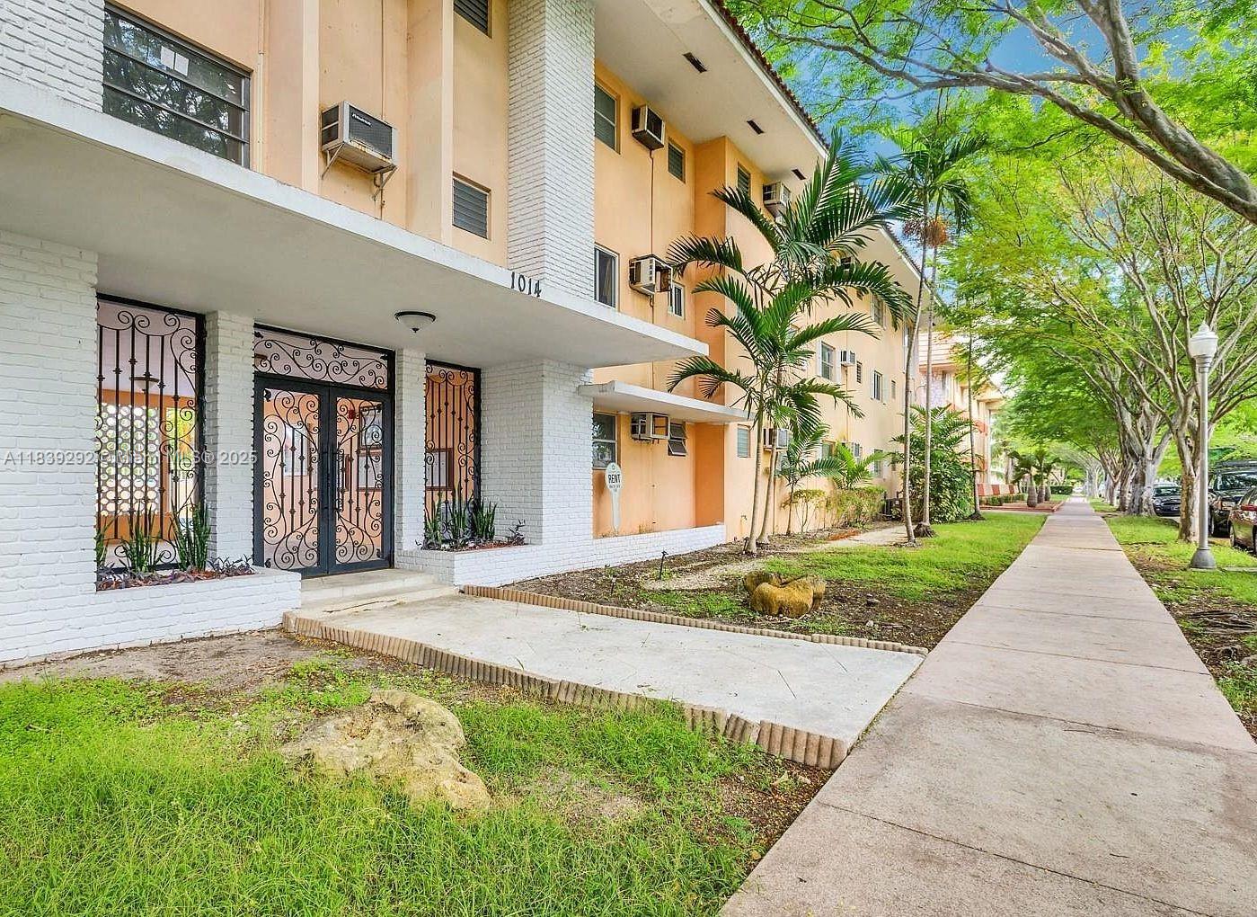 Great location in the heart of Coral Gables, beautiful tree lined street. It's fully furnished but may be rented unfurnished. 1 assigned parking space plus free street parking. 10 minute walk to Miracle Mile and downtown Coral Gables. Close to highways, hospitals, U of M etc.