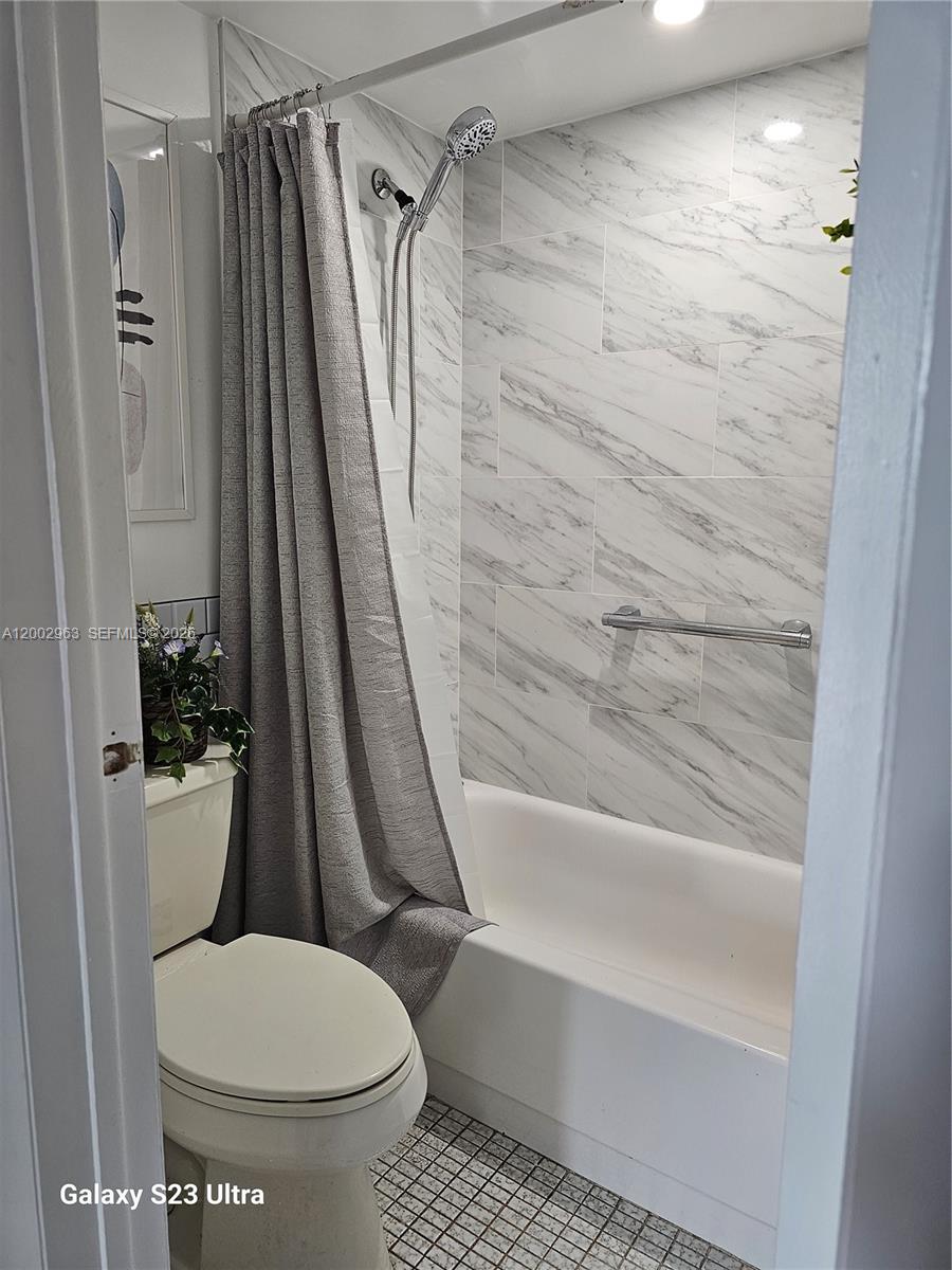 BISCAYA IV CONDO - Residential Lease