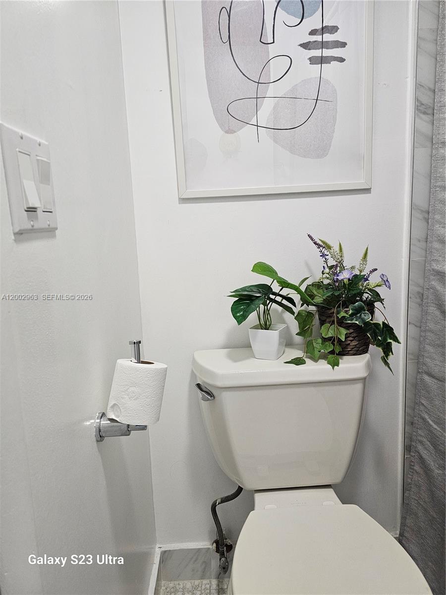 BISCAYA IV CONDO - Residential Lease